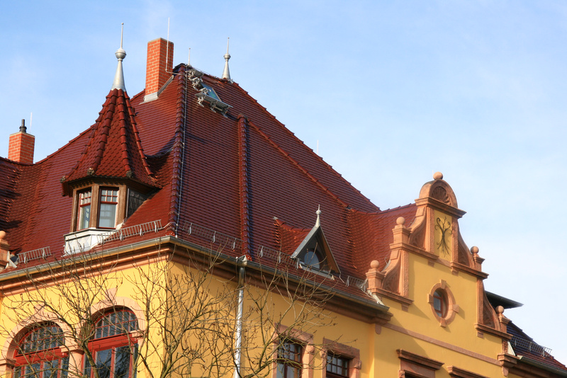 Villa in Grimma mit rotem Ziegeldach und Turm